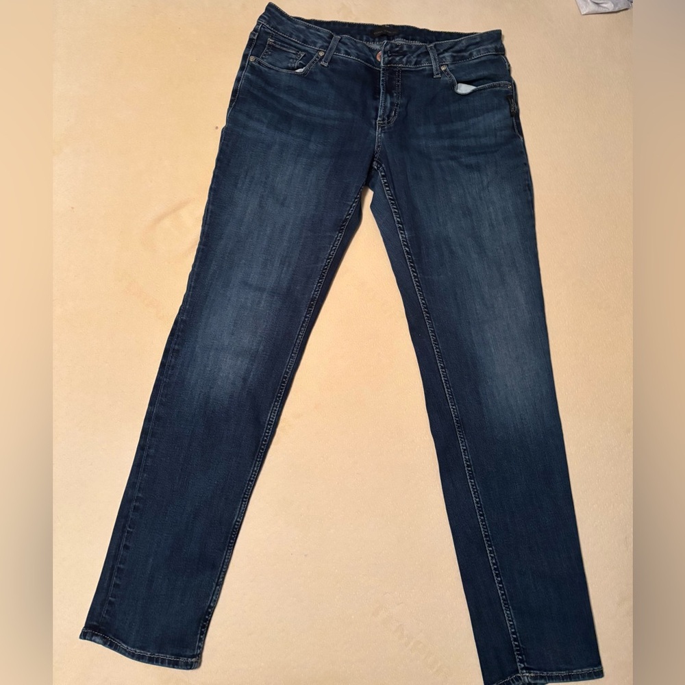 Women Silver Jeans. W30. L29
Boyfriend fit  straight leg Jean.  Dark Wash